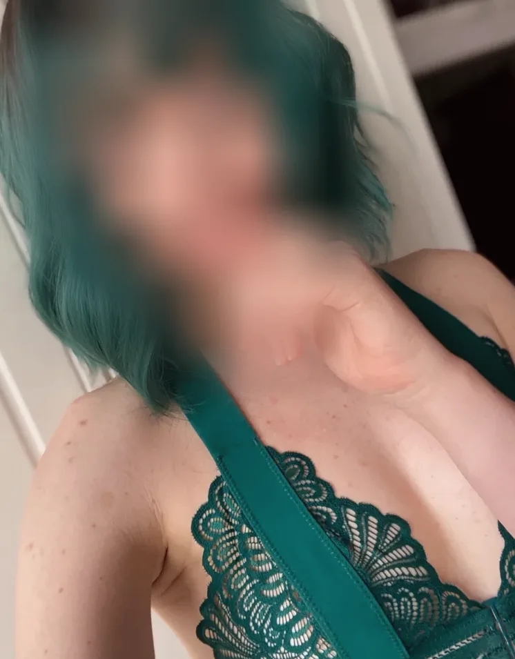 Amara, 24