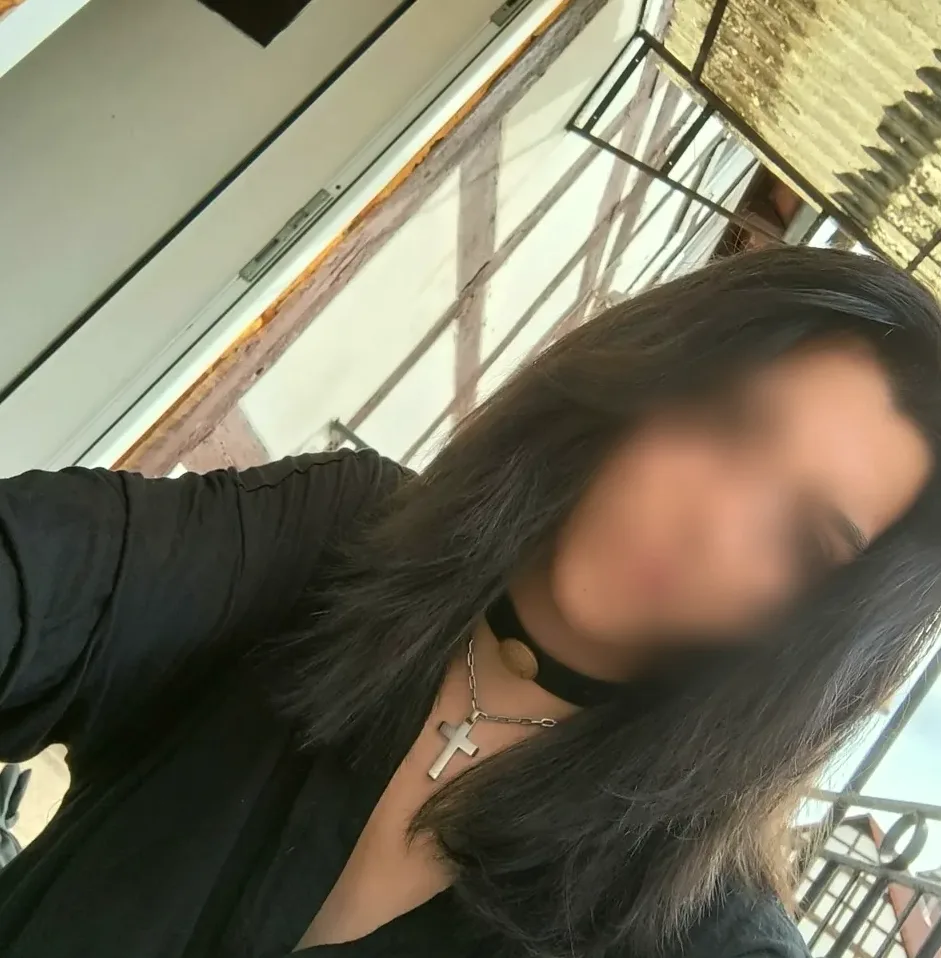 Amber, 28
