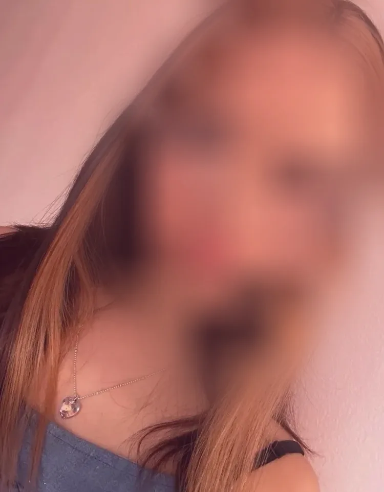 Caitlin, 26