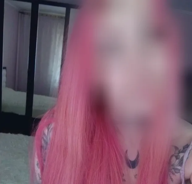 Evie, 37