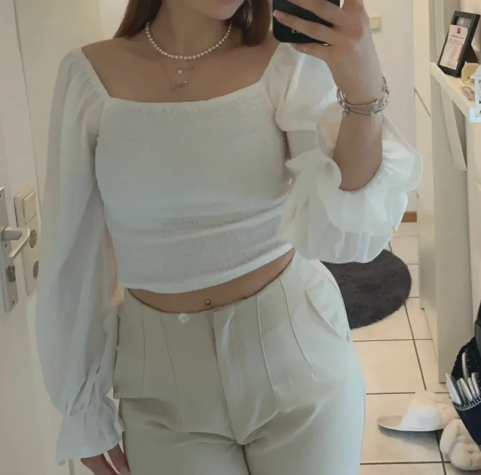 Isla, 25