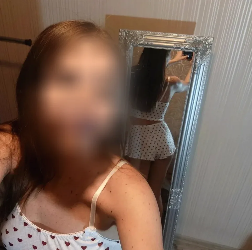 Mia, 37