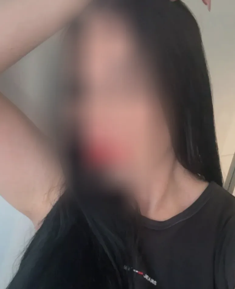 Toni, 34